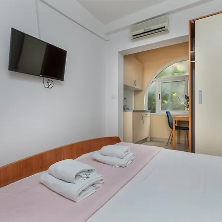 Apartment With Parking Space - 24562 Makarska
